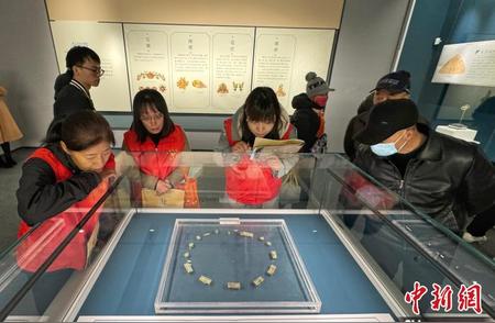 山西太原展出83件珍稀金银玉器 彰显江南昔日繁荣